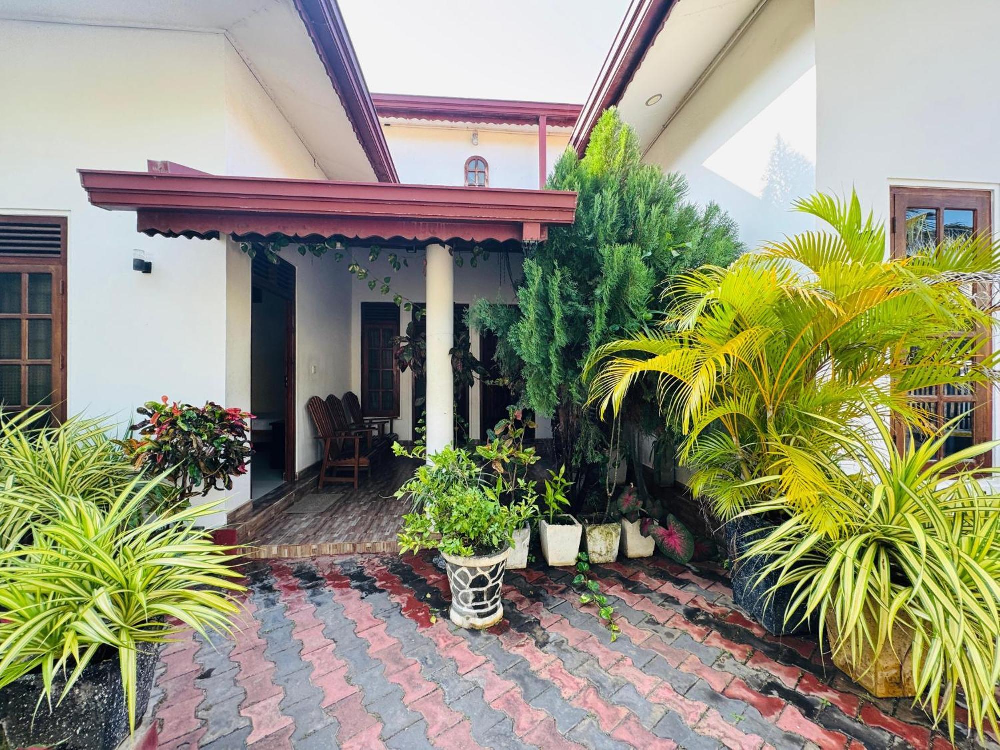 Aa Inn Trincomalee Exteriér fotografie